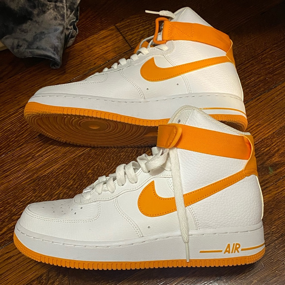 Nike air size 8.5 women’s  - barely used!!!!